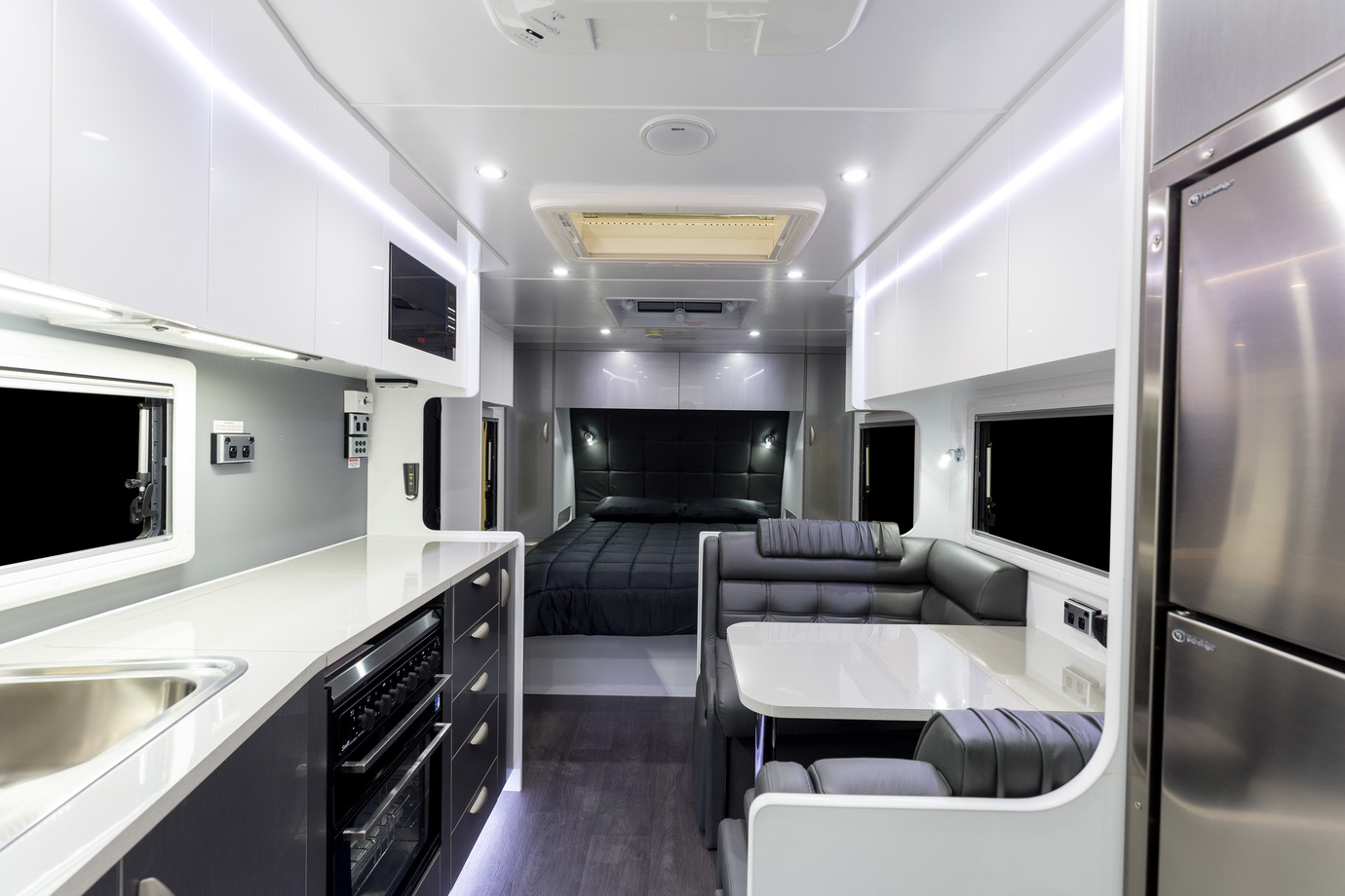 Colorful Beijing Wonderful RV Dongwu Hardware Meets You